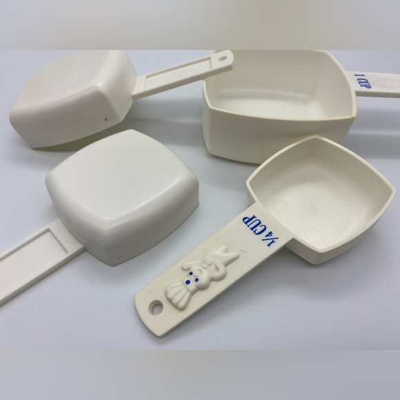 Set of 4 Vintage Pillsbury Doughboy Measuring Cups - Picture 12 of 12